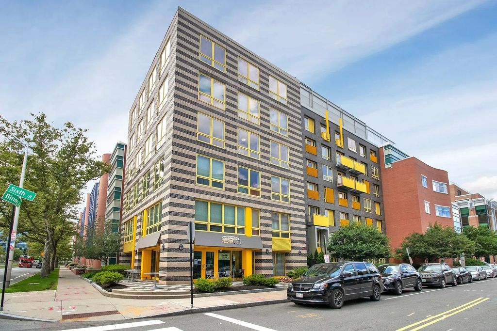 157 Sixth Street #702, Cambridge