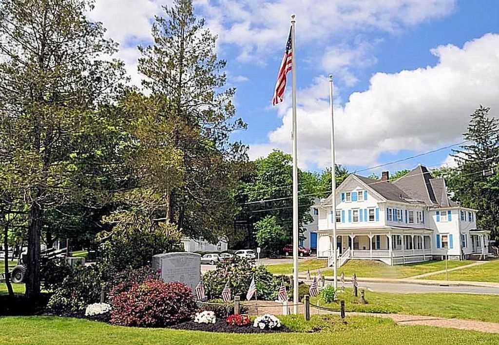 15 Walnut Ave, Stoughton