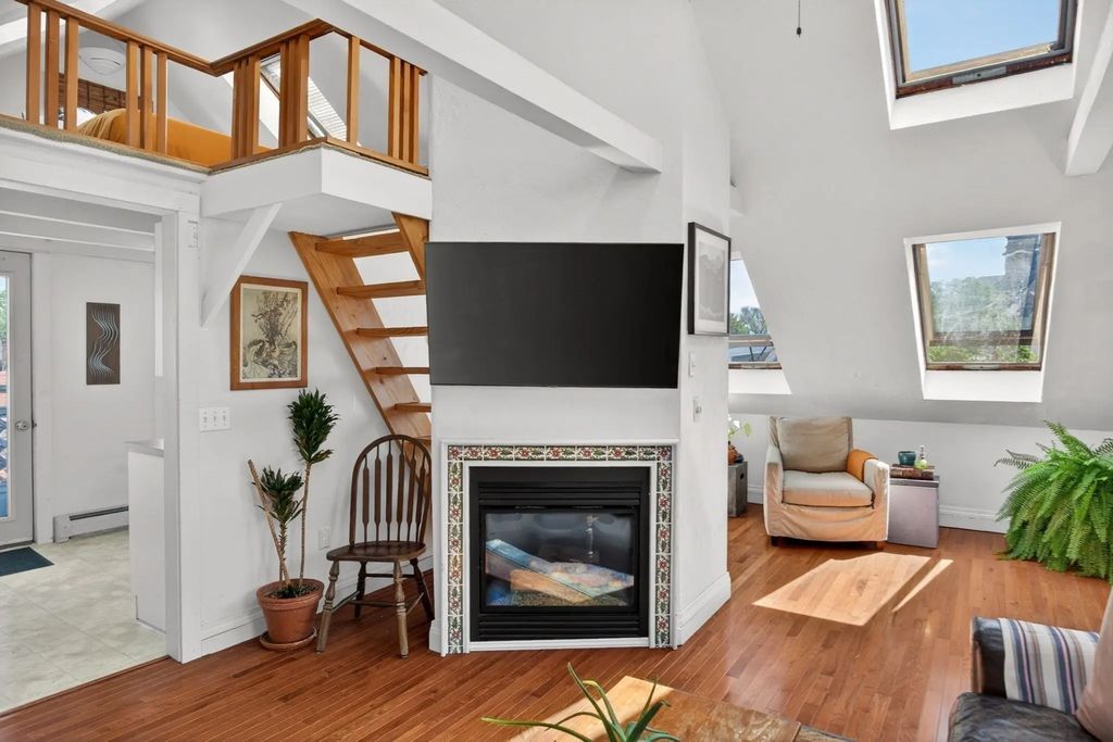 127 Bradford Street #4, Provincetown