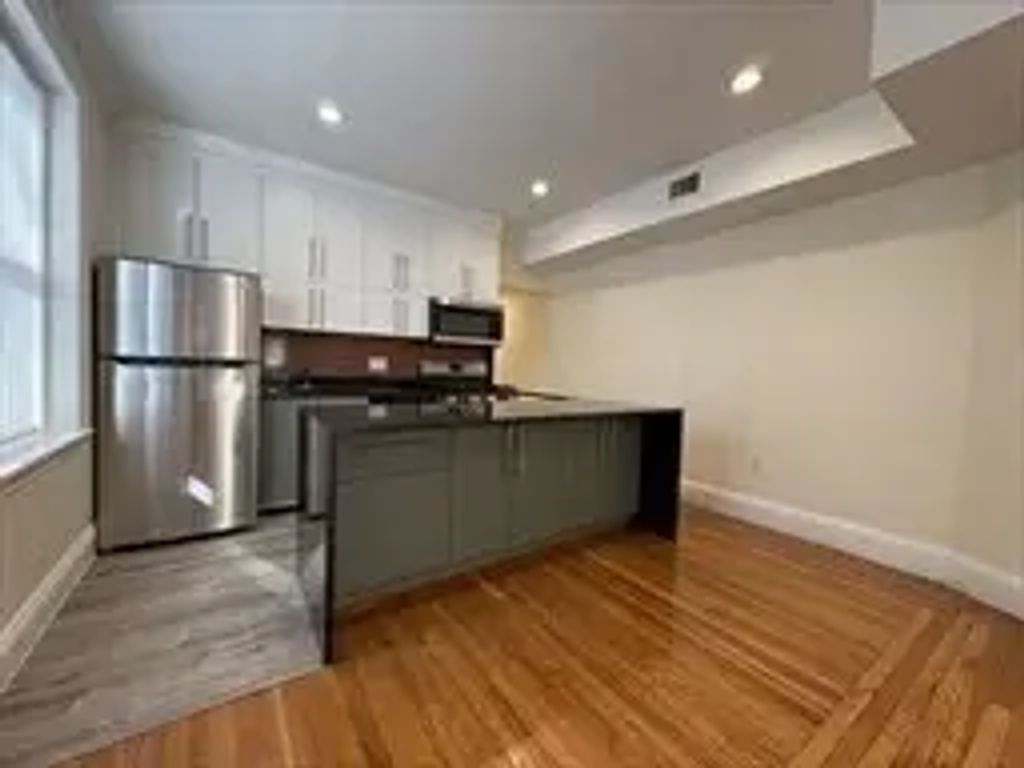 73 Thatcher St #201, Brookline