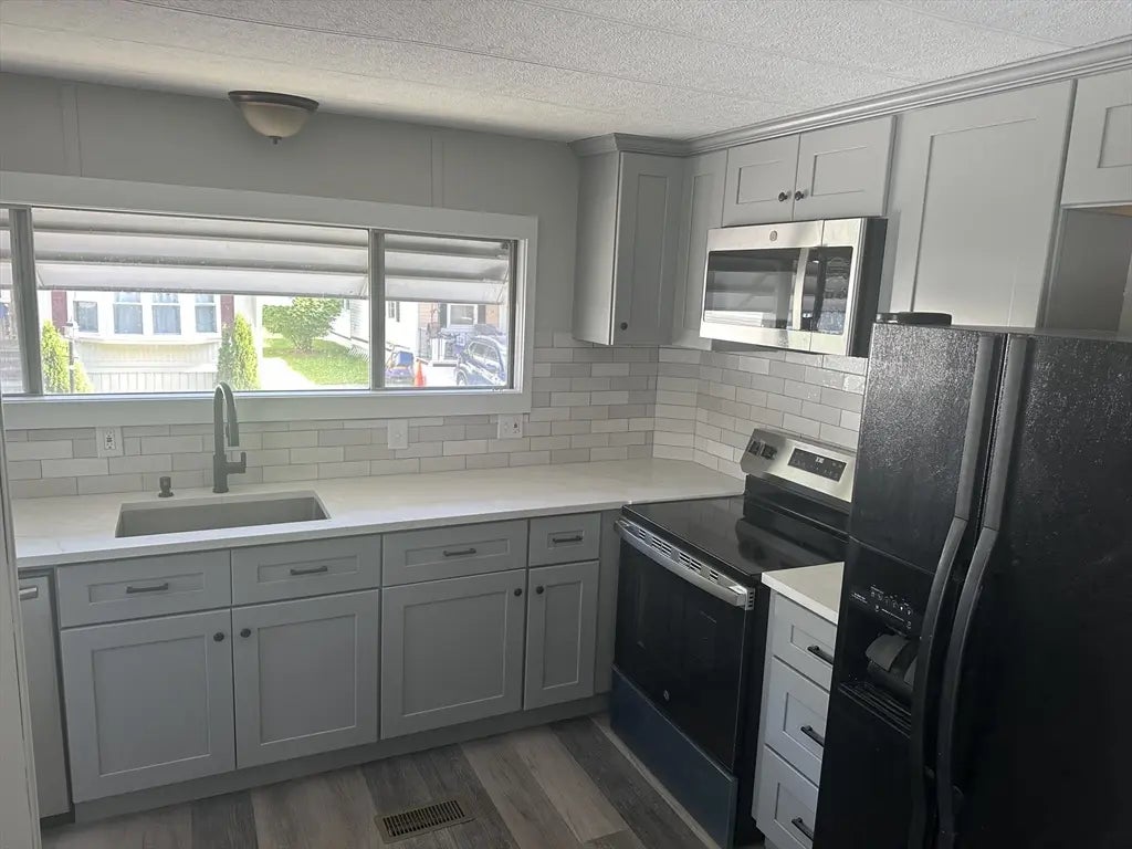 100 Phelps St #7, Marlborough