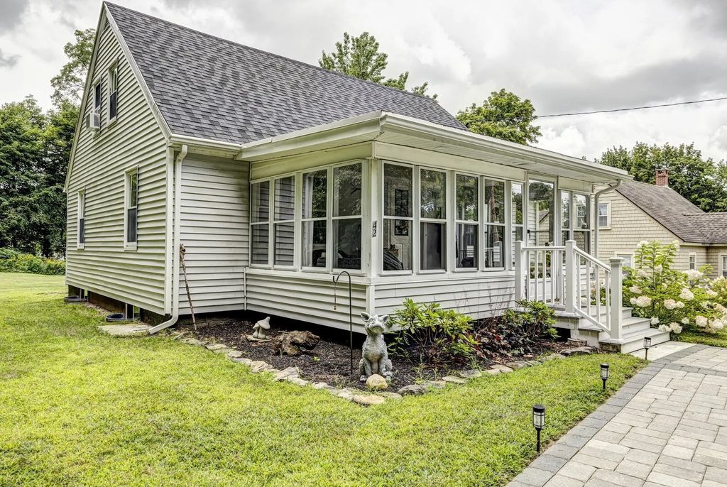 42 Pleasant View Avenue, Lunenburg