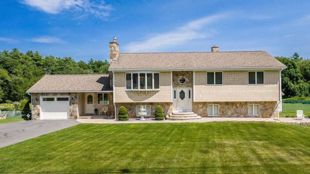 38 Cushing Ln, Acushnet