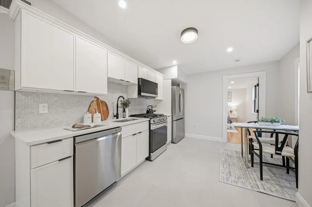 250 W Fifth St #1, Boston