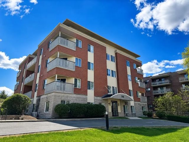 310 Hammond Pond Pkwy #401, Brookline