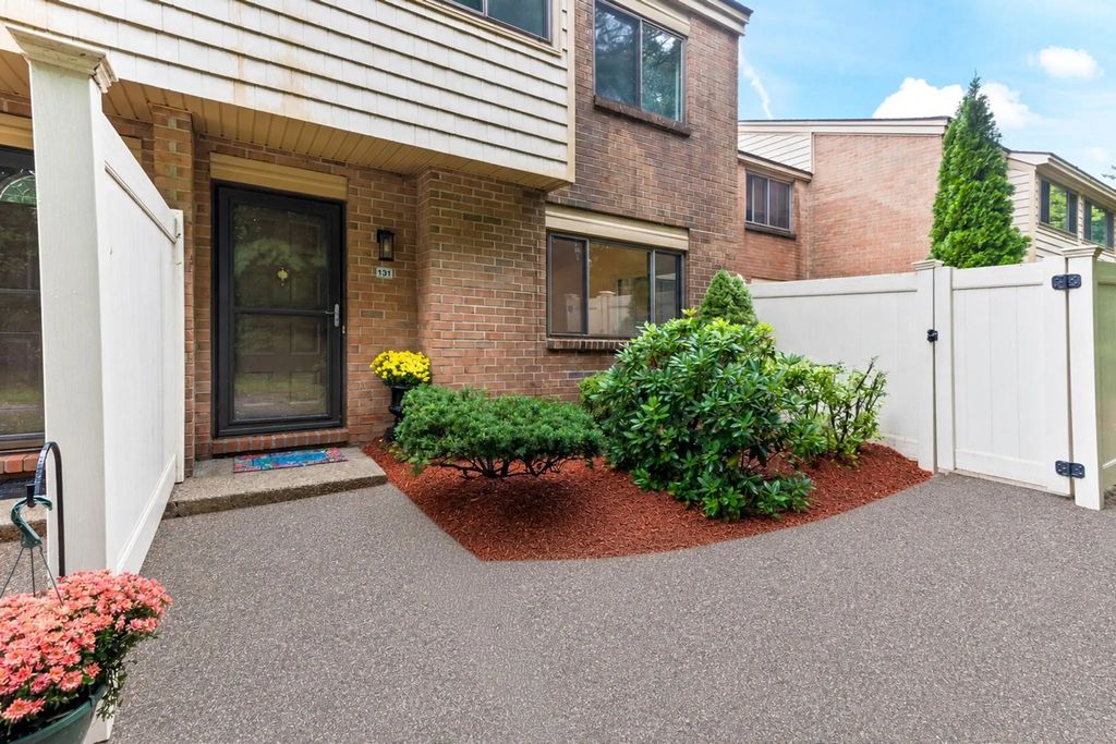 131 Greenbrook Drive #131, Stoughton