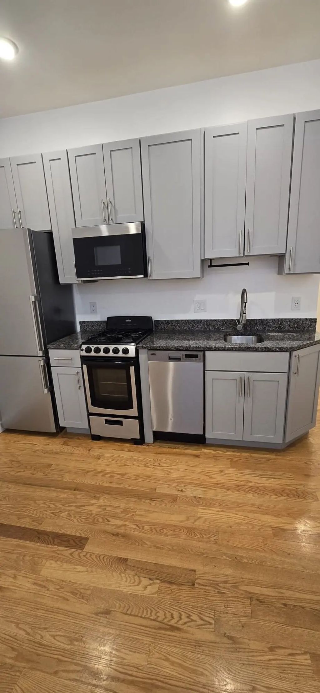 64 Market #201, Lynn