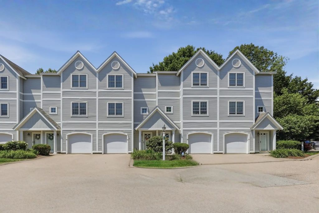 140 Commonwealth Ave #23, North Attleboro