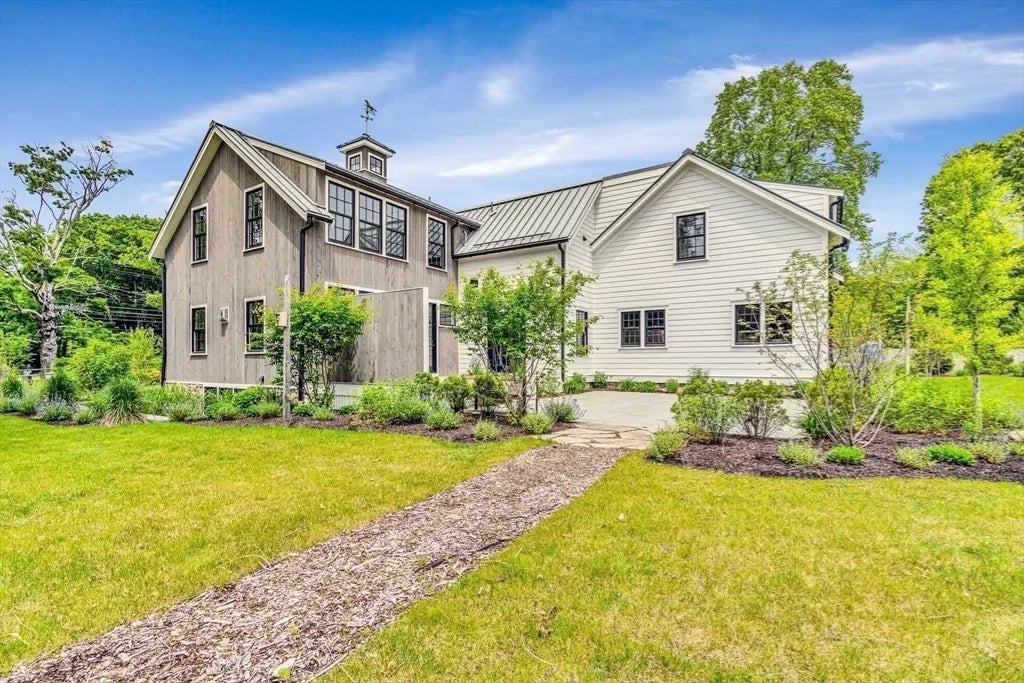 16 Hatch Farm Lane, Concord