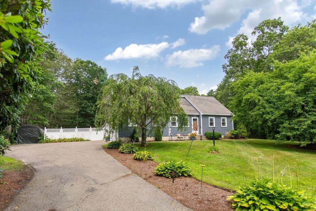 64 Dorothy Dr, Plymouth