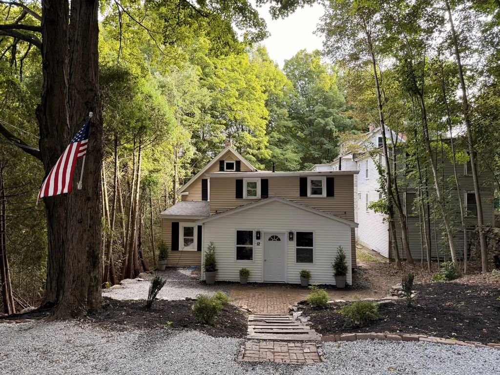 12 Ryefield Rd, Fitchburg