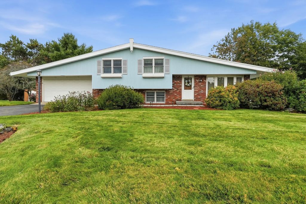 44 Dennison Hill Rd, Southbridge