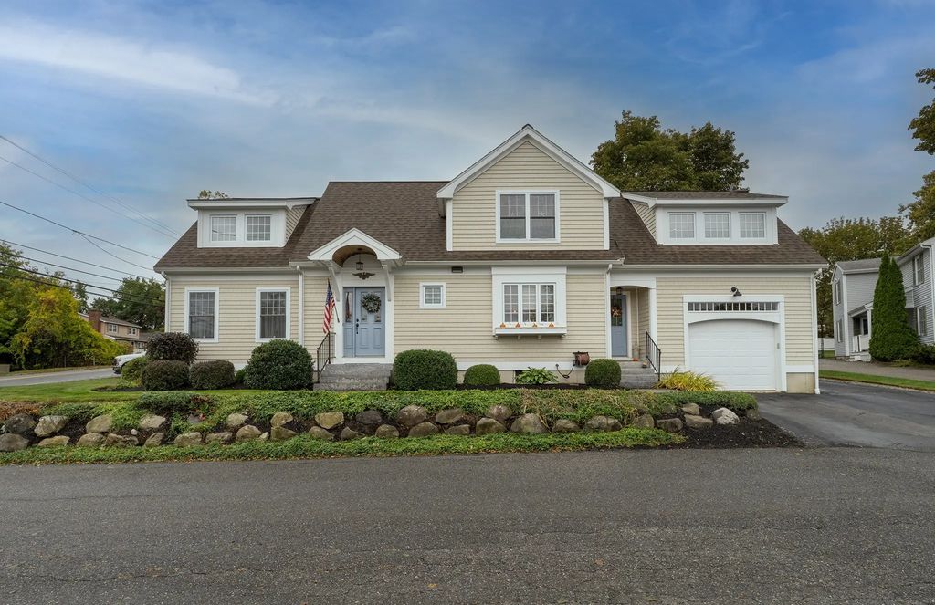 210 Market St, Amesbury