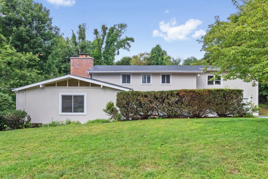 17 Churchill Rd, Winchester