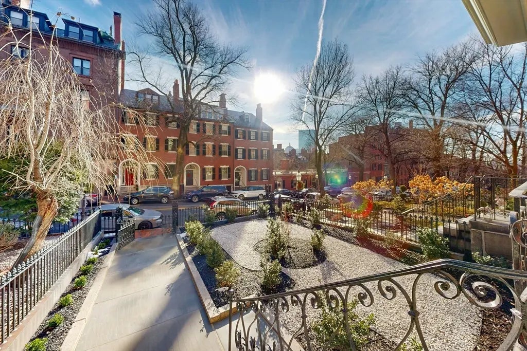 71 Mount Vernon St #1a, Boston