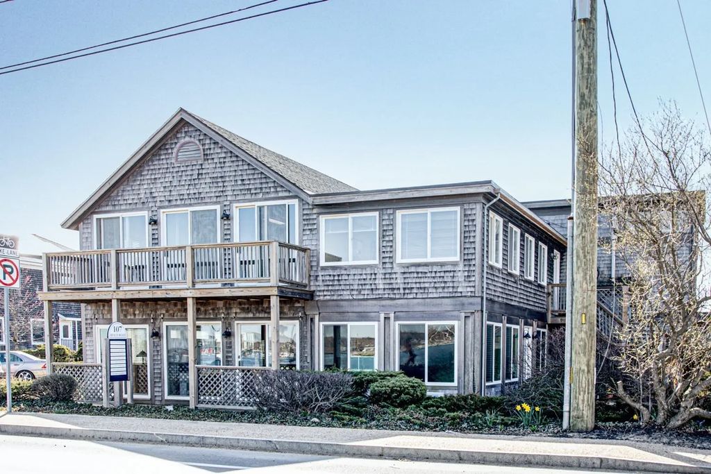 107 Beach Rd #101, Tisbury