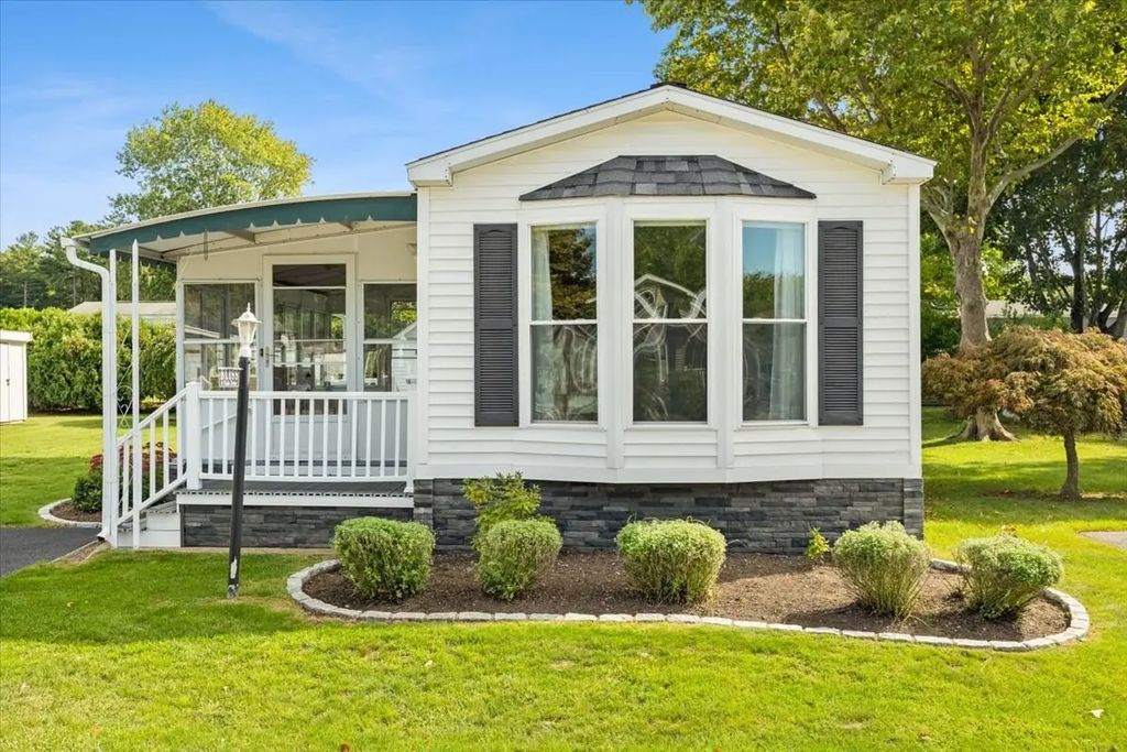 6 Viola Dr, Plainville