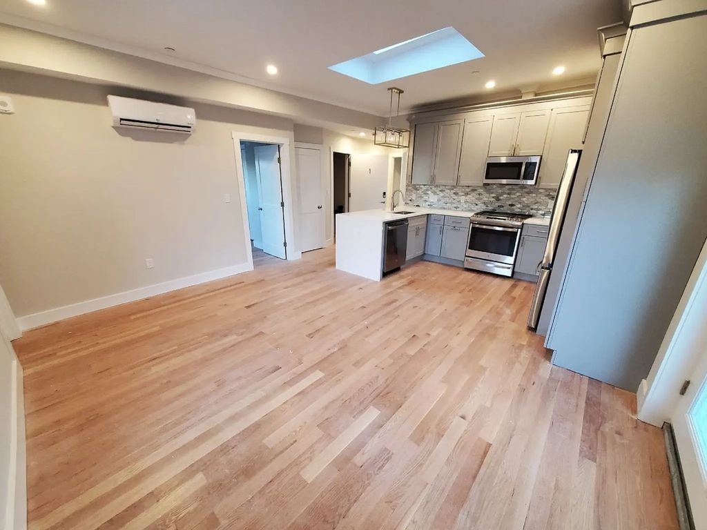 21 Wallingford Rd #3, Boston