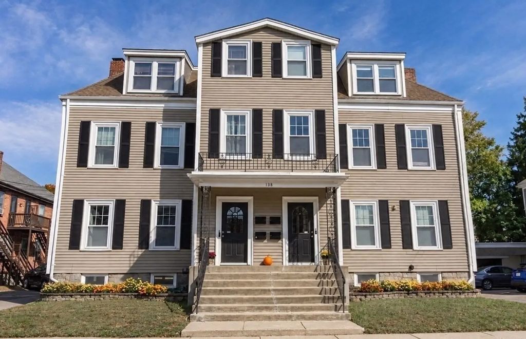 138 Robbins Street #1, Waltham