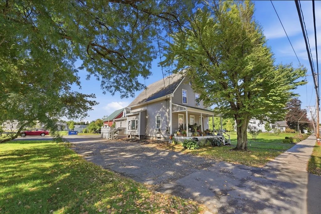 30 Sugarloaf Street, Deerfield