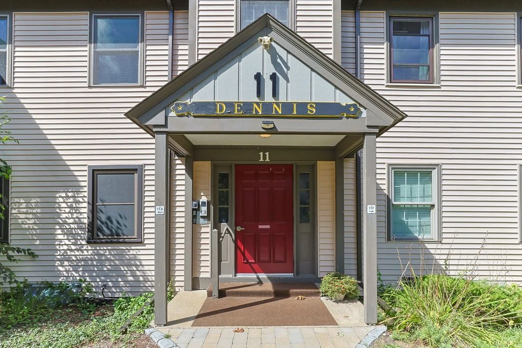 14 Harold St #11d, Harwich