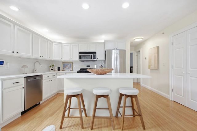 194 E St #a, Boston