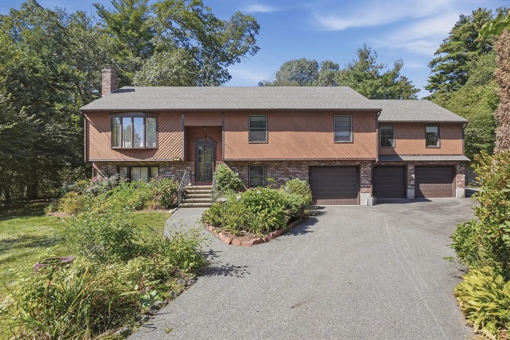 2 Clifford Road, Burlington
