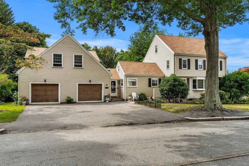 90 Village St., Marblehead