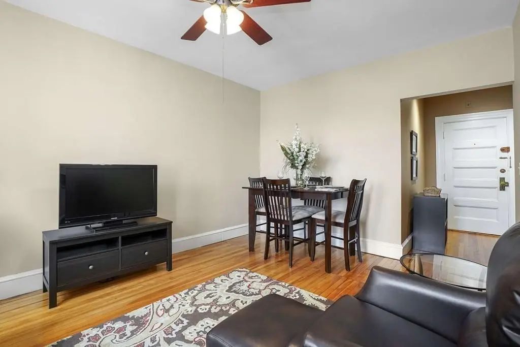 2 Arlington #22, Cambridge