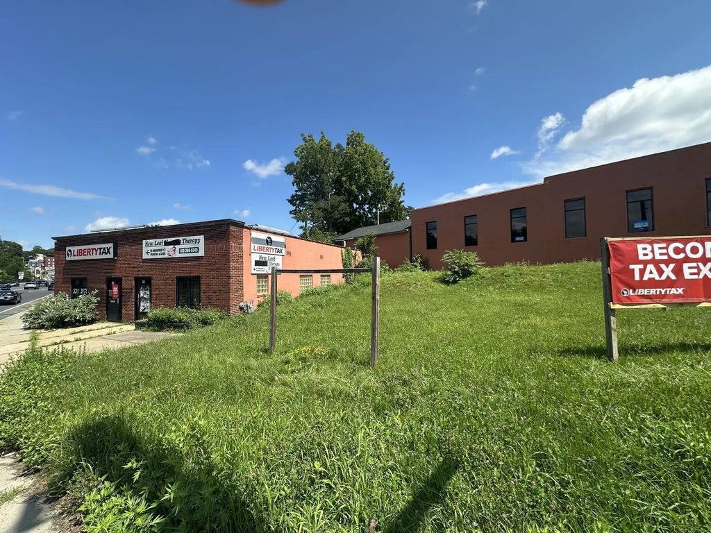 17 Broadway St, Chicopee