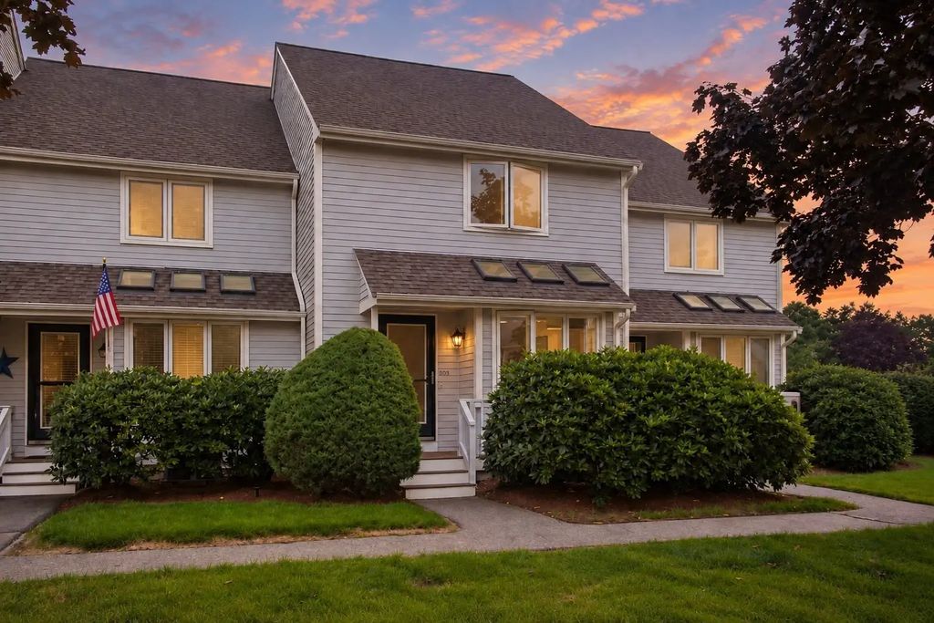 303 Maple Brook Rd. #303, Bellingham