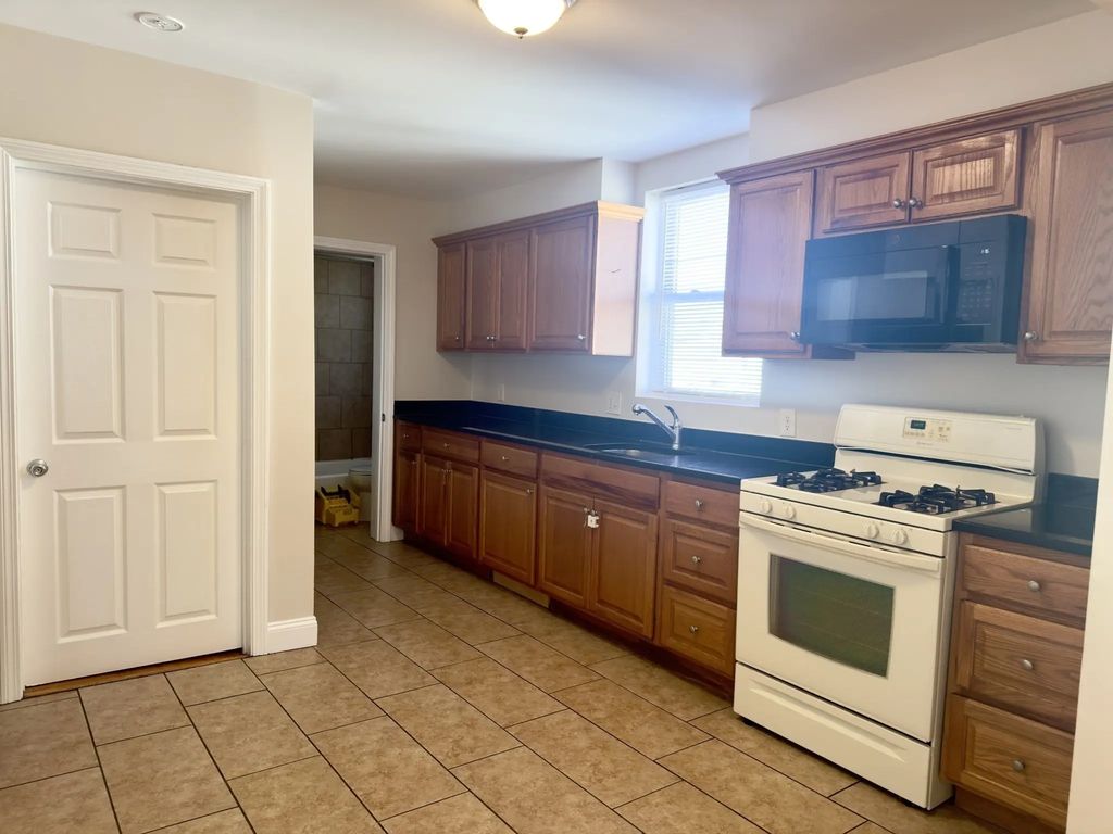 29 Chase Street #3b, Lynn