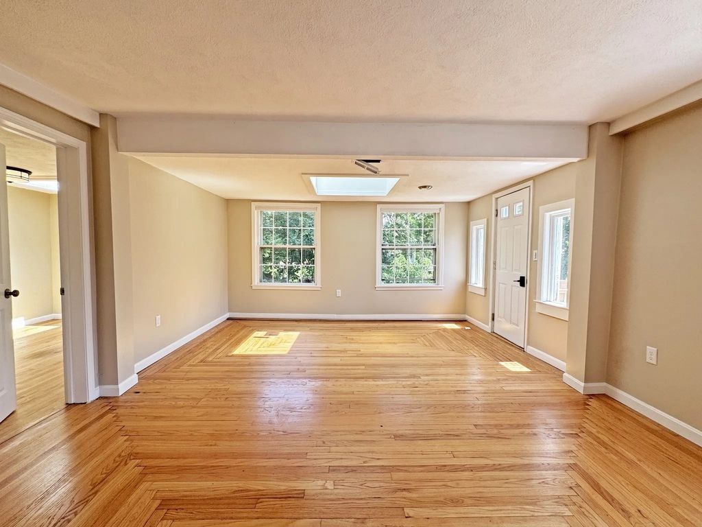 191-195 Weston St #191, Waltham