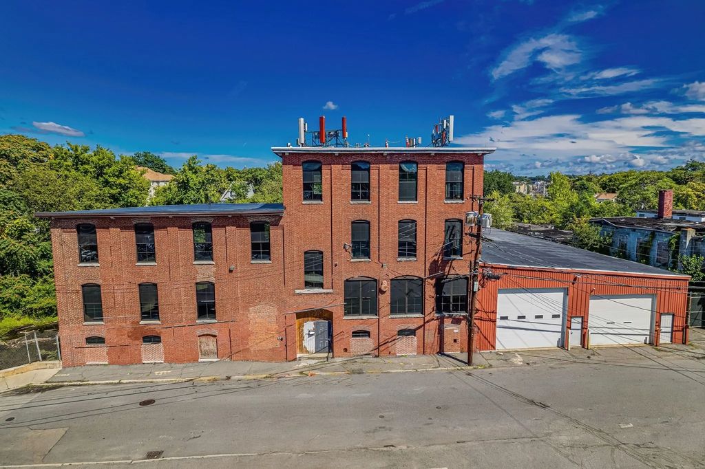 81-83 Holly Street, Lawrence