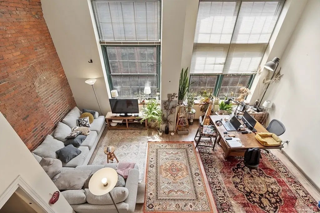 200 Market St #44b, Lowell