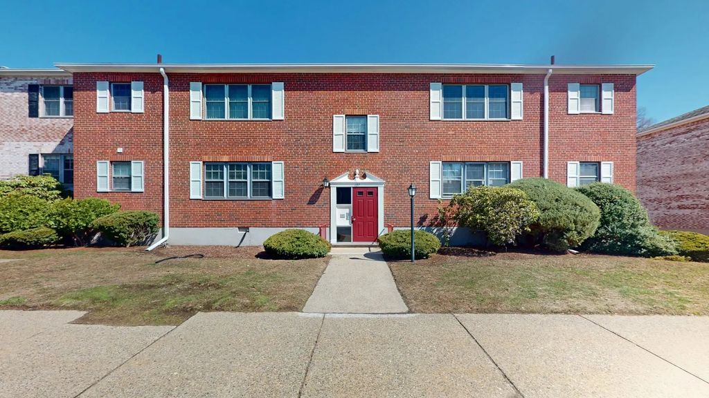 137 Lake Shore Rd #4, Boston