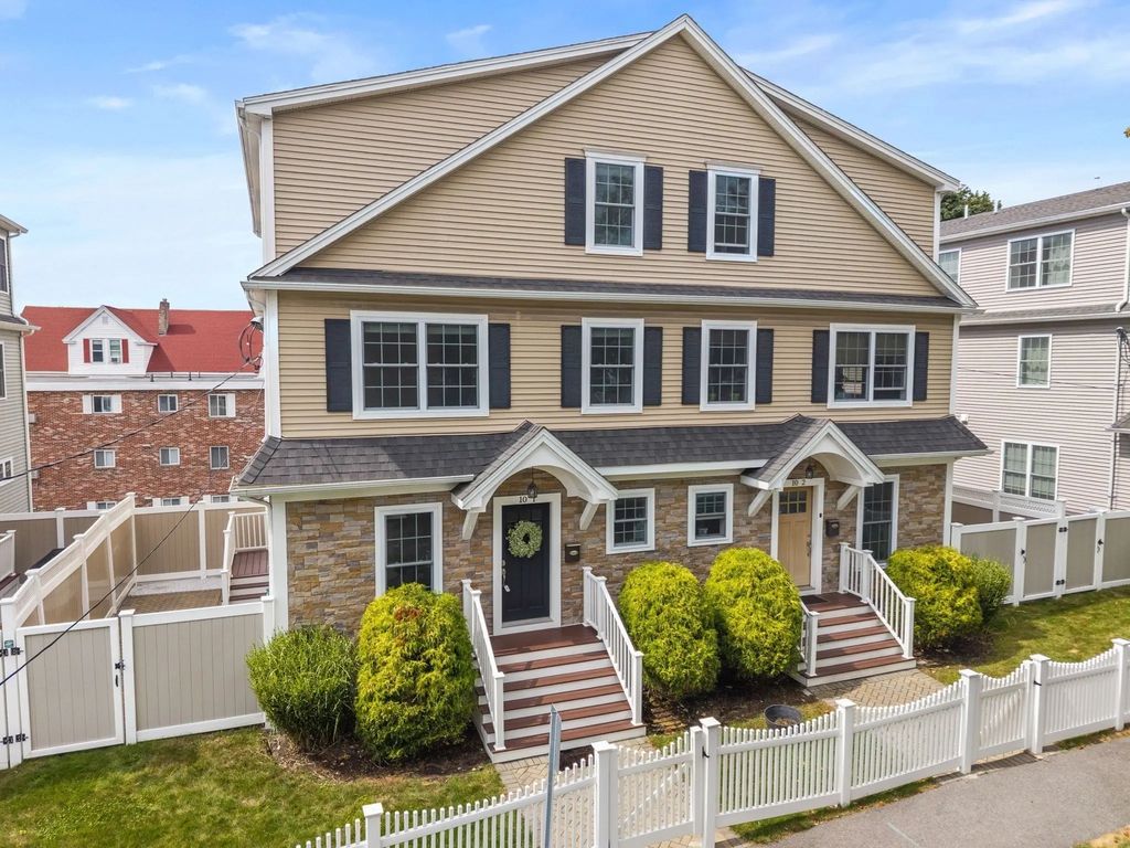 10 Gale St #1, Waltham