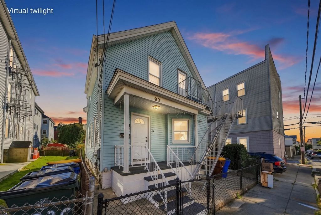 97 Canonicus St, Fall River