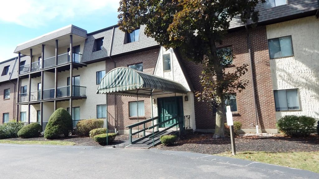 232 Canton St #107, Randolph
