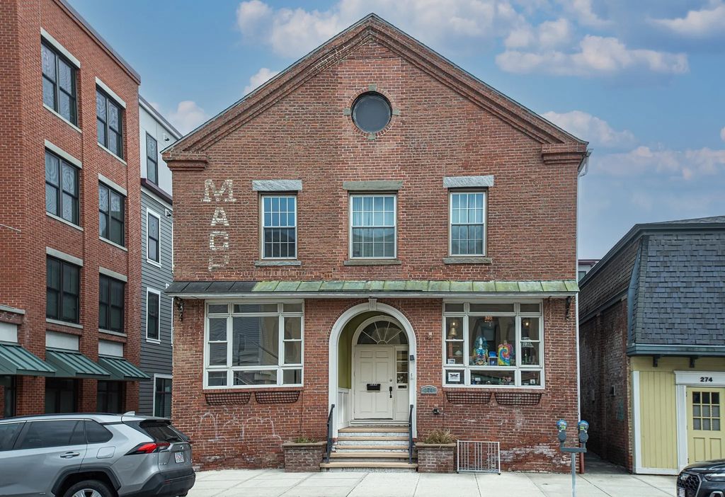 270 Pleasant Street, Northampton