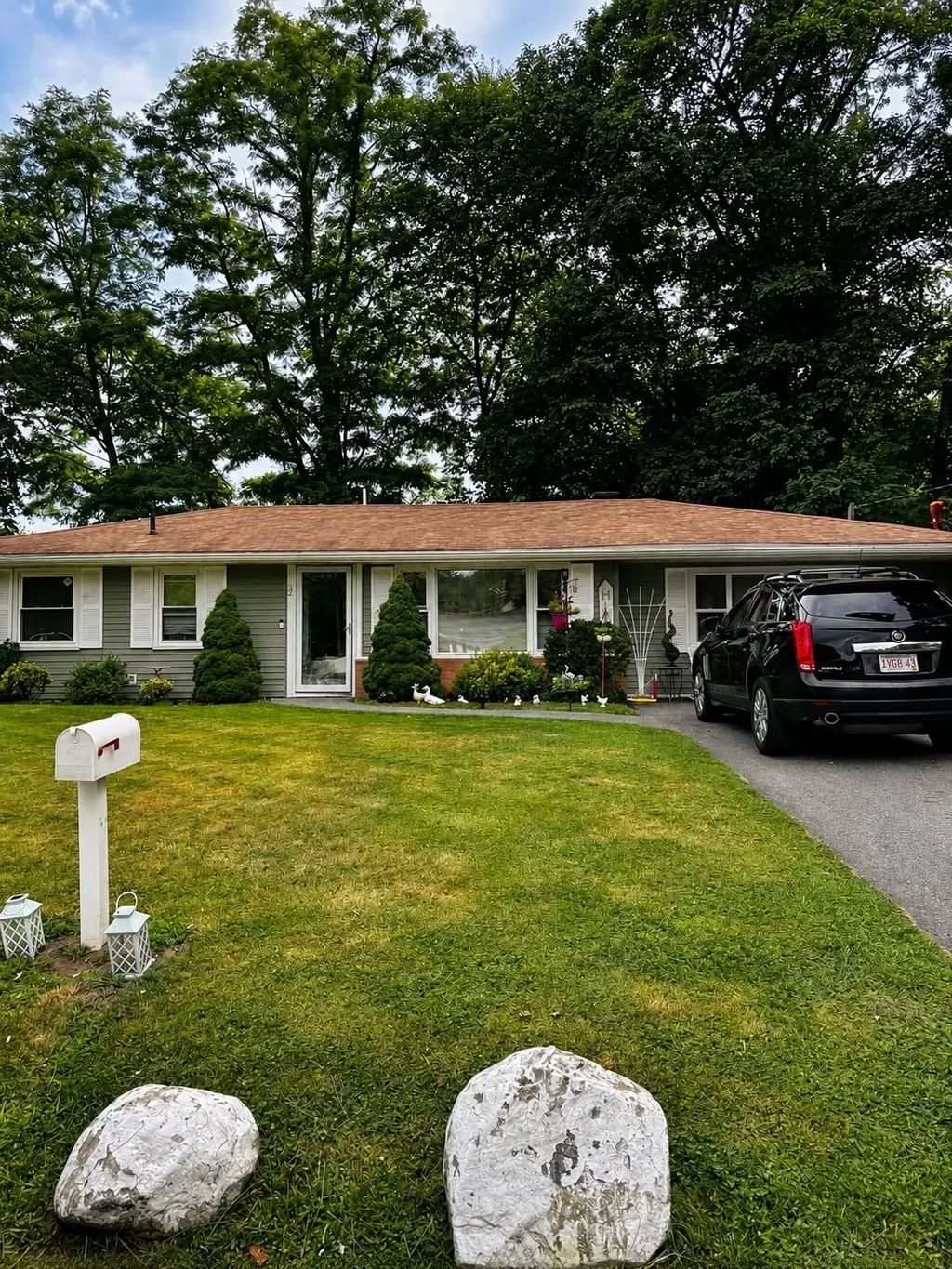 52 Dodge Rd, Brockton