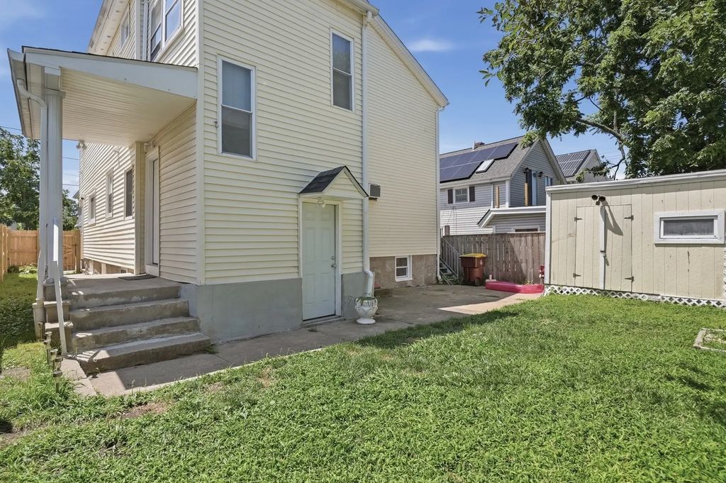 22 Sachem St, Fall River