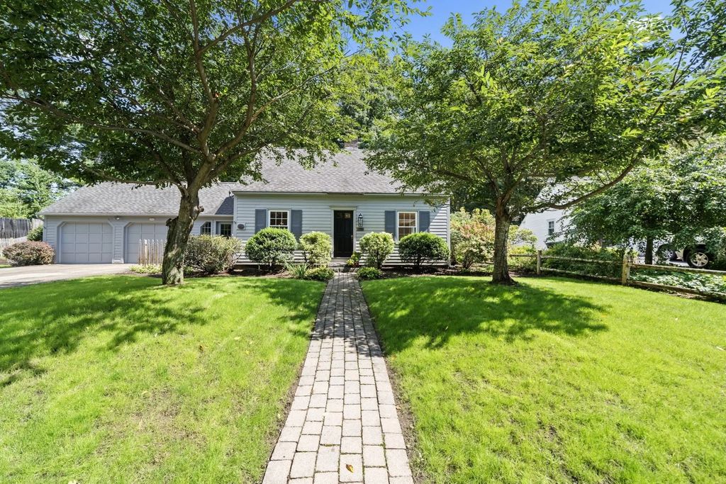 9 Hillside Dr, Nashua