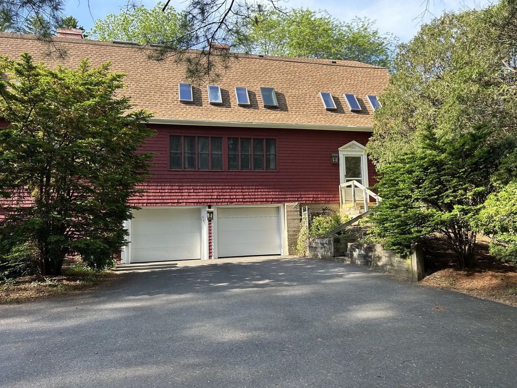 947 Pleasent St #947, Framingham