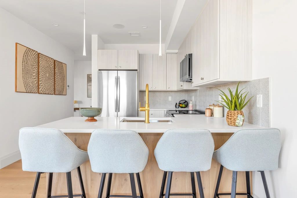 34 Oak Street #202, Boston