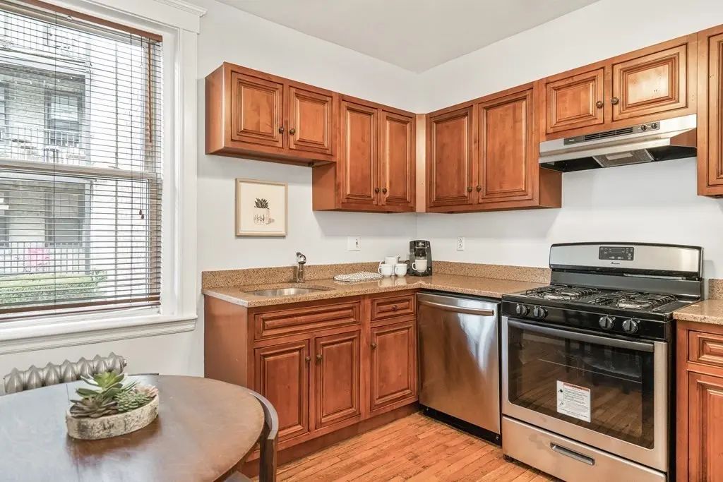 8 Kinross Rd #4, Boston