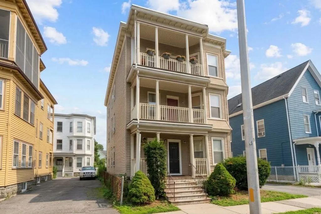 59 Harwood #3, Lynn
