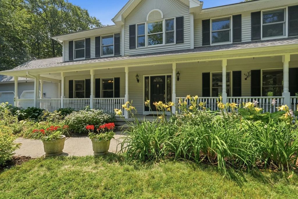 46 Laurel Hill Rd, Westhampton
