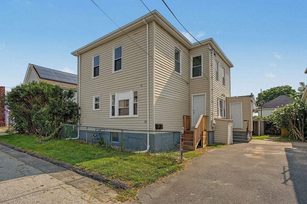 10 Carlisa Dr, Fall River