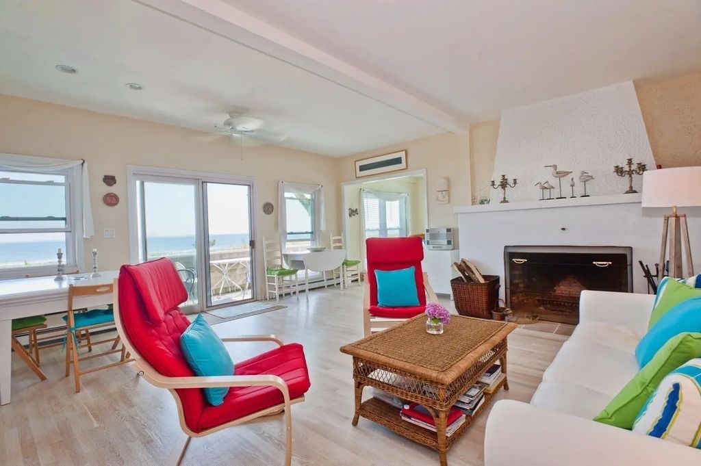 175 Beach Beach Ave #3, Hull